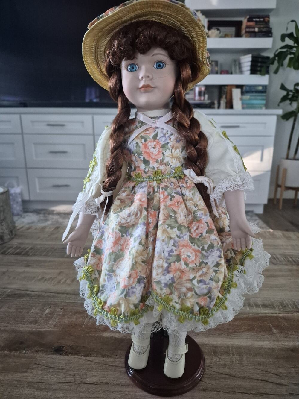 Anne of Green Gables Limited Edition Porcelain Doll On Stand Perfect Condition